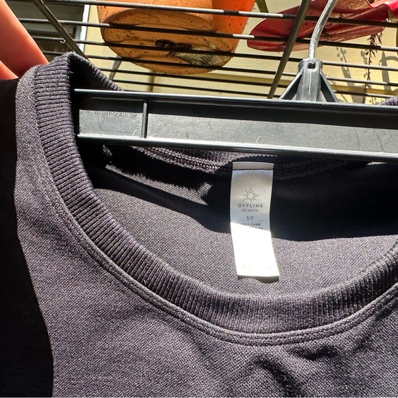 OFFLINE By Aerie Sidewalk Seamless Cropped T-Shirt Size Small Black Women’s - Picture 6 of 12